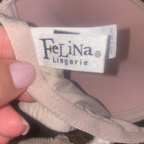 A Cream Bra - Picture 3 of 4